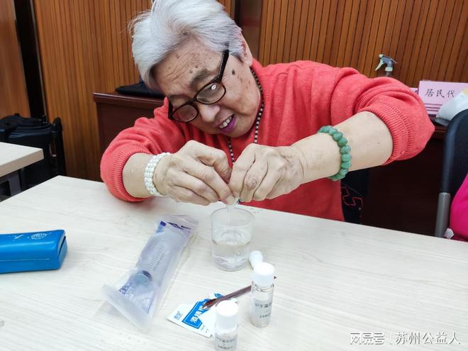 手送关爱 弘扬孝道暖人心凯发k8娱乐唯一邻里牵(图2)